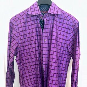 Robert Graham men’s dress shirt. Size medium. Like new. Only worn a few times.